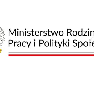 Logo Ministerstwa Rodziny, Pracy i Polityki Społecznej – biały orzeł w złotej koronie i z żółtymi szponami po lewej stronie oraz napis „Ministerstwo Rodziny, Pracy i Polityki Społecznej” po prawej. Pod napisem cienka czarna i grubsza czerwona linia.