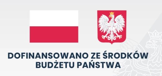 „Flaga Polski oraz godło Rzeczypospolitej Polskiej z napisem: Dofinansowano ze środków budżetu państwa.”