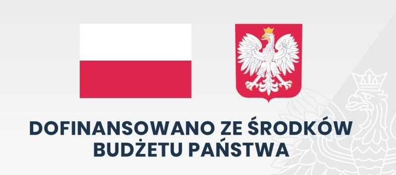 „Flaga Polski oraz godło Rzeczypospolitej Polskiej z napisem: Dofinansowano ze środków budżetu państwa.”
