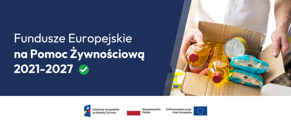 Baner programu Fundusze Europejskie na Pomoc Żywnościową 2021–2027. Po prawej osoba trzyma karton z produktami spożywczymi (olej, konserwy, kasza). Na dole logotypy: Fundusze Europejskie na Rozwój Cyfrowy, Rzeczpospolita Polska oraz Unia Europejska.