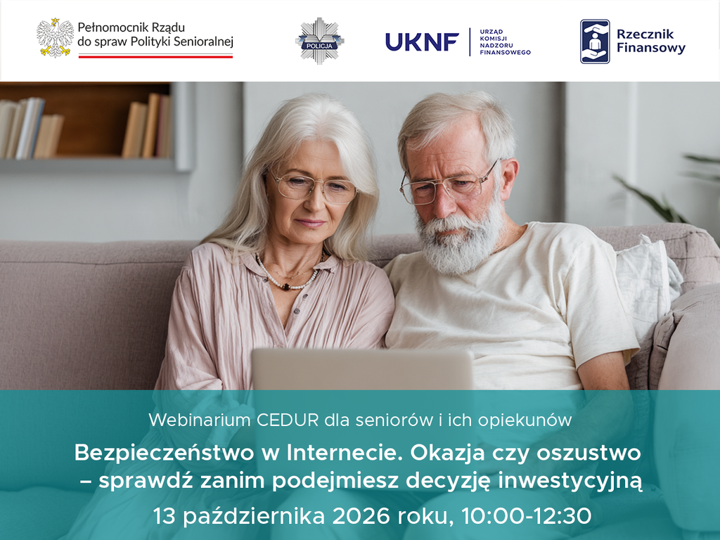 Grafika informacyjna webinarium CEDUR dla seniorów i ich opiekunów pt. „Bezpieczeństwo w Internecie. Okazja czy oszustwo – sprawdź zanim podejmiesz decyzję inwestycyjną”, zaplanowanego na 13 października 2026 roku w godzinach 10:00–12:30. U góry widoczne są logo organizatorów (Pełnomocnik Rządu do spraw Polityki Senioralnej, Policja, UKNF oraz Rzecznik Finansowy), a w centralnej części zdjęcie starszego małżeństwa siedzącego na kanapie przed laptopem.