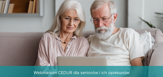 Grafika informacyjna webinarium CEDUR dla seniorów i ich opiekunów pt. „Bezpieczeństwo w Internecie. Okazja czy oszustwo – sprawdź zanim podejmiesz decyzję inwestycyjną”, zaplanowanego na 13 października 2026 roku w godzinach 10:00–12:30. U góry widoczne są logo organizatorów (Pełnomocnik Rządu do spraw Polityki Senioralnej, Policja, UKNF oraz Rzecznik Finansowy), a w centralnej części zdjęcie starszego małżeństwa siedzącego na kanapie przed laptopem.
